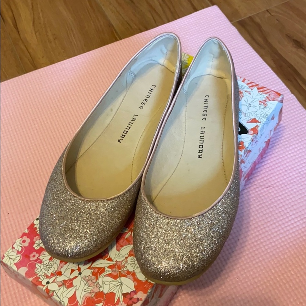 Chinese Laundry Size 6.5 Glitter Flats